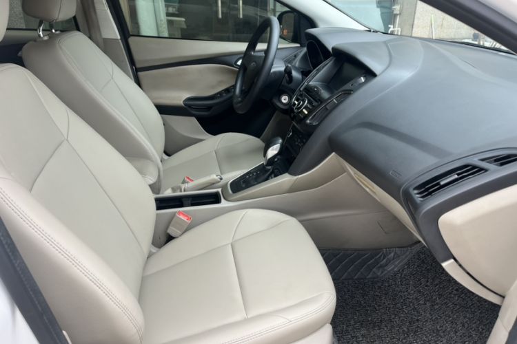 Used Ford Focus 2017 Sedan 1.6L Automatic Comfort Plus SmartDrive Edition Interior 1