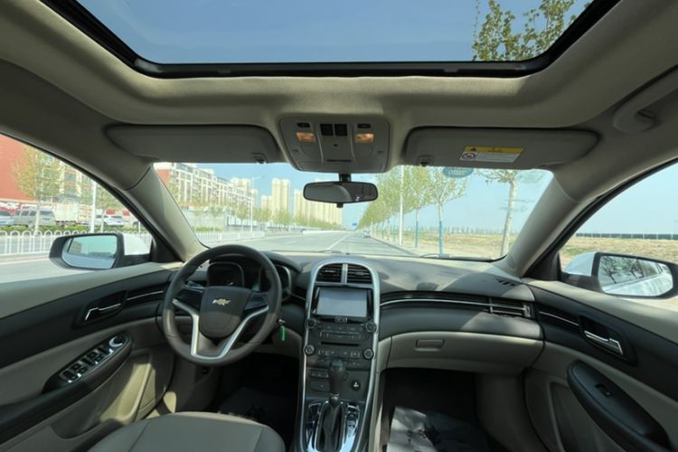 Used Chevrolet Malibu 2014 2.0L Automatic Comfort Edition Interior 3