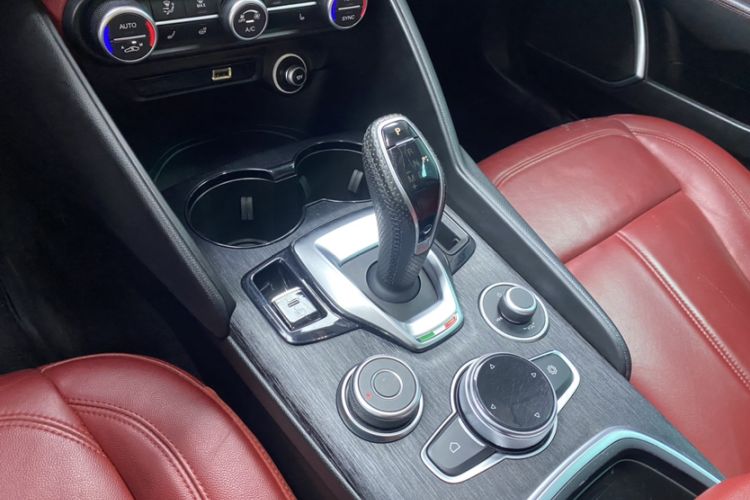 Used Alfa Romeo Giulia 2021 2.0T 280HP Luxury Edition
