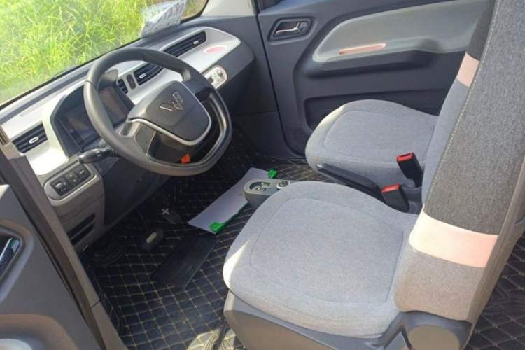 Used Wuling Hongguang MINIEV 2022 Macaron Premium Model – Lithium Ternary Battery Interior 6