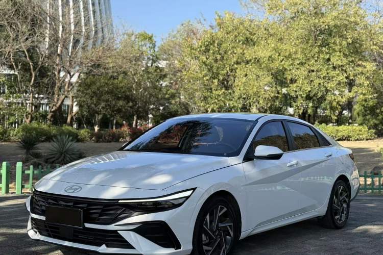 Used Hyundai Elantra 2023 1.5L CVT LUX Prestige Edition
