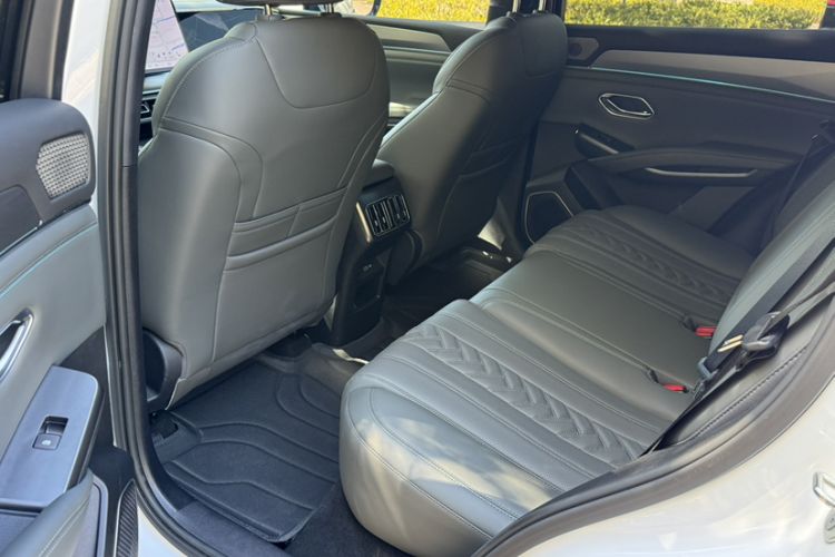 Used BYD Song L DM-i 2025 Intelligent Driving Version 160 km Beyond-Range Type Interior 3