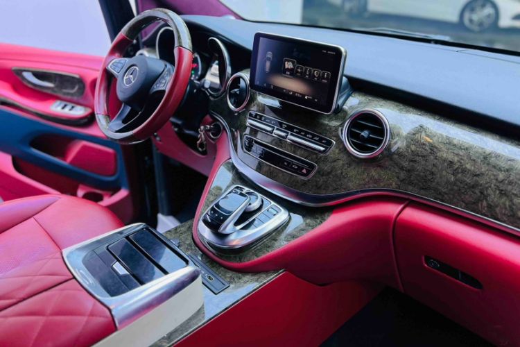 Used Mercedes-Benz V-Class 2018 V250 2.0T Extended Version 5.37 meters Middle East Edition