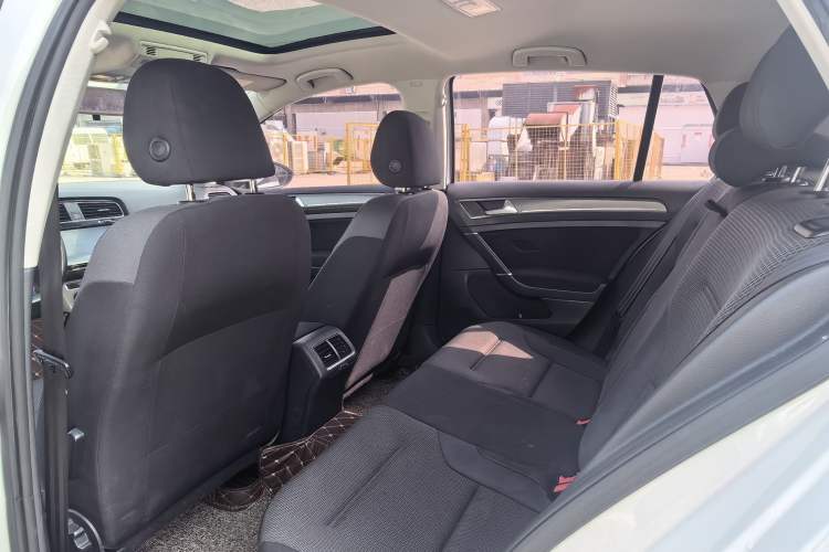 Used Volkswagen Golf 2016 1.6L Automatic Comfort Model Interior 4