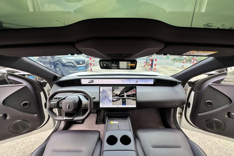 Used Avatr 06 2025 Ultra Pure Electric Edition Interior 7
