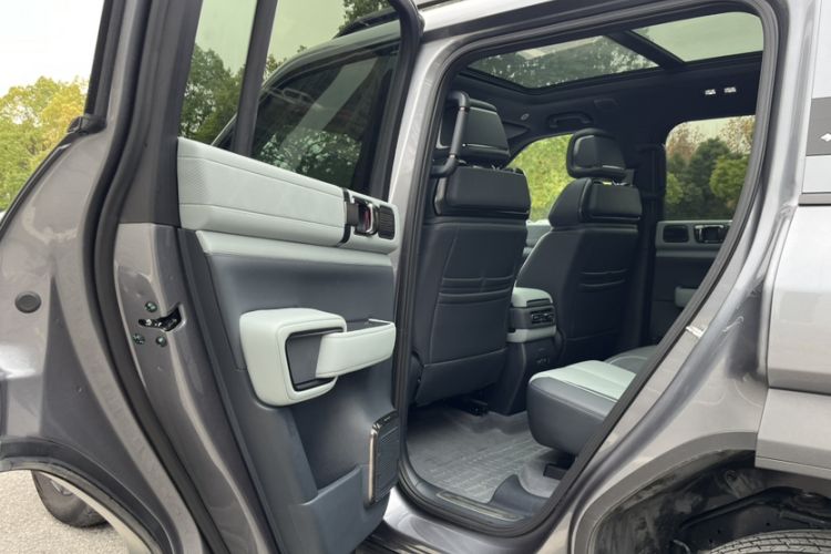 Used Formula Leopard Leopard 5 2023 Navigator Edition
