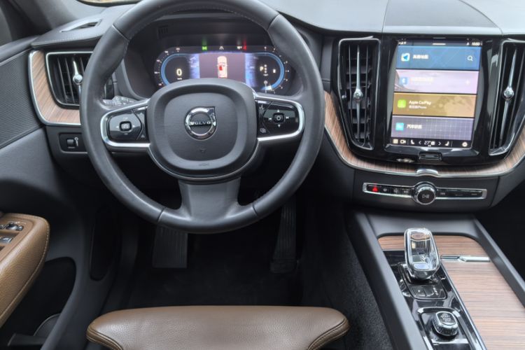 Used Volvo XC60 2022 B5 4x4 Smart Luxury Edition
