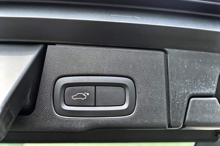 Used Volvo XC60 2021 T5 4x4 Smart Luxury Edition Exterior 11