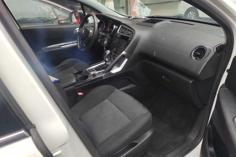 Used Peugeot 3008 2015 2.0L Automatic Classic Edition