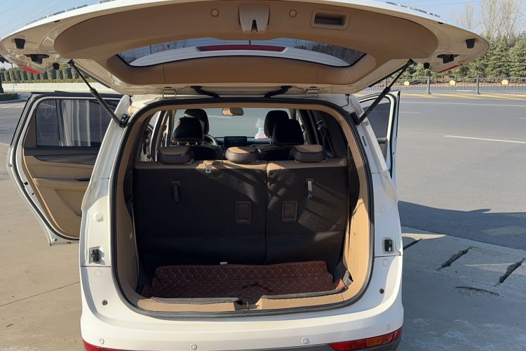 Used Baojun 730 2017 1.5T Manual Prestige Version 7 Seats Trunk