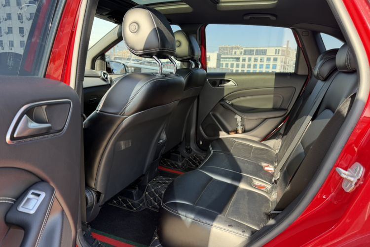 Used Mercedes-Benz B-Class 2015 B 200 Sport Edition Interior 4