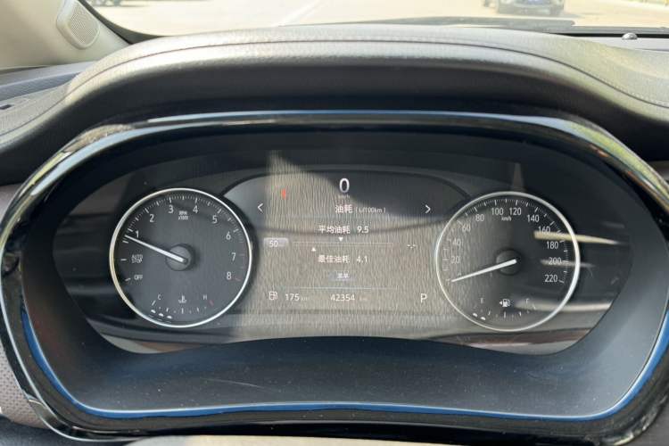 Used Buick GL8 2020 Land Business Class 652T Luxury Model Odometer Close Up