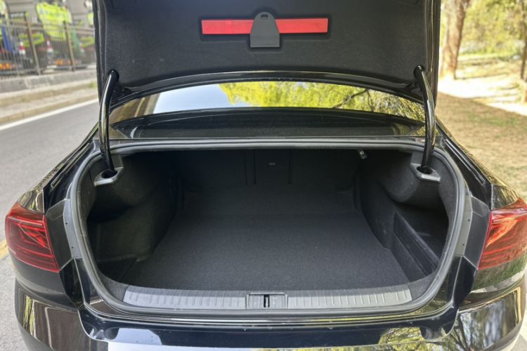 Used Volkswagen Magotan 2023 2 Million Units Limited Edition 330TSI DSG Leading Version Trunk