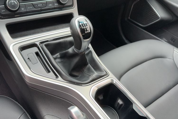 Used Geely Auto Emgrand GL 2018 1.8L Manual Elite Smart Connectivity Version Gear Lever