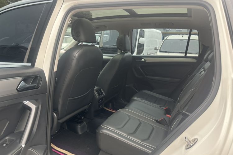 Used Volkswagen Tiguan L 2017 330TSI Automatic Two-Wheel Drive Flagship Edition Interior 4