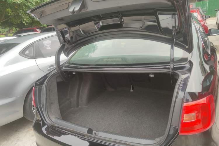 Used Volkswagen Sagitar 2012 1.6L Automatic Fashion Edition