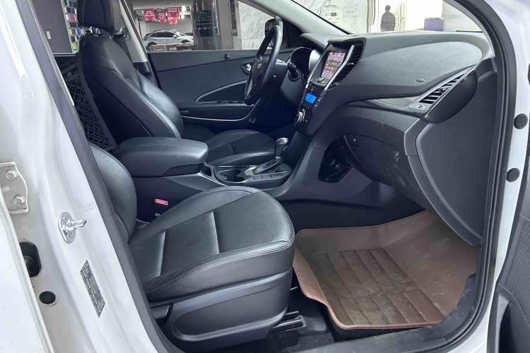 Used Hyundai Santa Fe 2013 2.4L Automatic Two-Wheel Drive Smart Version
