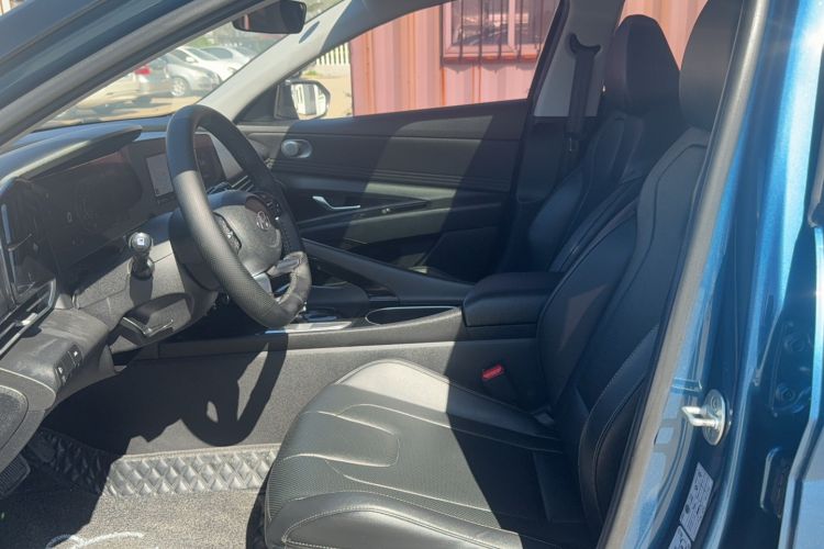 Used Hyundai Elantra 2021 1.5L CVT LUX Prestige Edition
