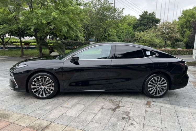 Used Geely Galaxy 8 2025 130km EM-P Starship Edition Exterior 2