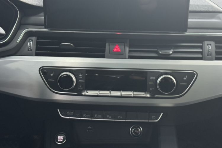 Used Audi A4L 2023 40 TFSI Fashion Dynamic Model Audio And AC Panel