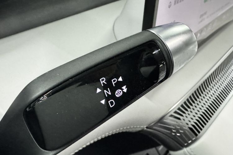 Used XPeng X9 2024 702 Ultra-Long Range Pro Gear Lever