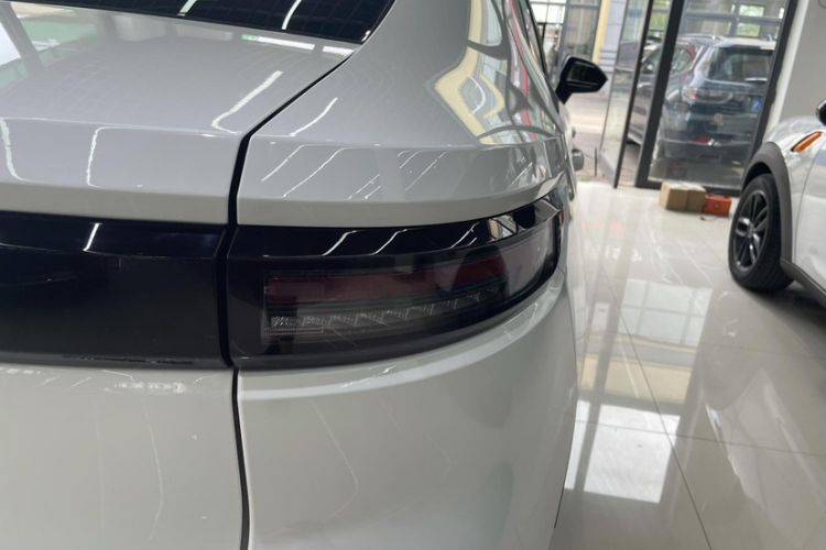 Used ORA iQ 2018 Smart Connectivity Model