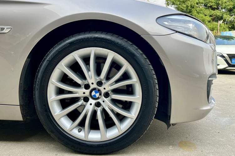 Used BMW 5 Series 2014 525Li Luxury Design Package
