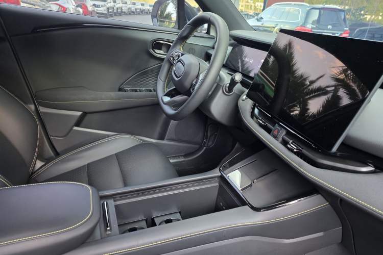 Used Lynk & Co 06 2025 Renew 1.5T Halo Interior 3