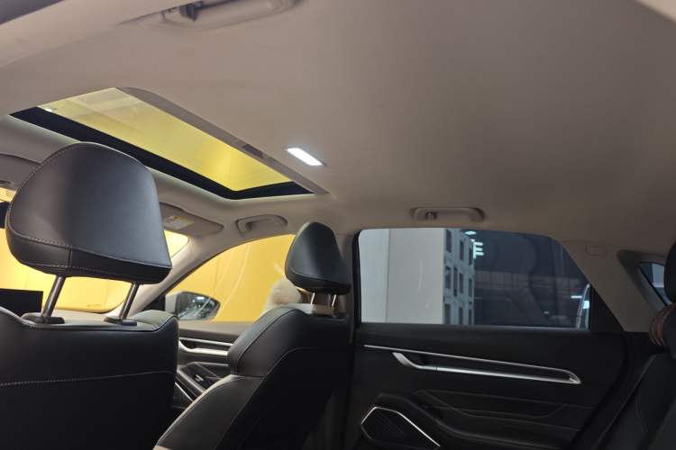 Used Geely Auto Emgrand 2023 4th Generation Champion Edition 1.5L CVT Prestige Model Headliner