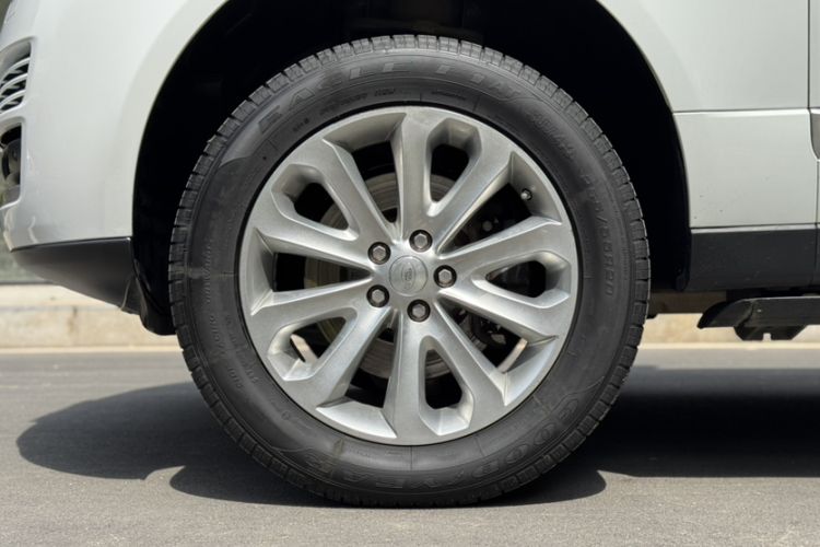 Used Land Rover Range 2014 3.0 SC V6 Vogue Exterior 7