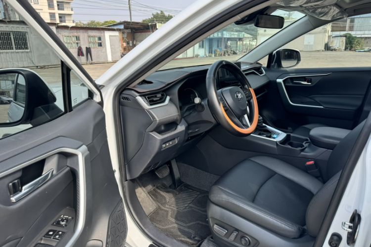 Used Toyota RAV4 2023 2.0L CVT Two-Wheel Drive Fashion Edition