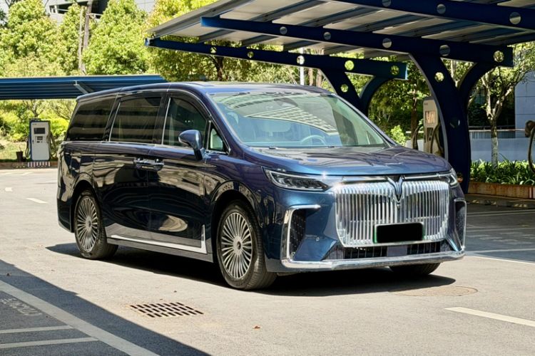 Used VOYAH Dream 2025 PHEV Four-Wheel Drive Excellence Kunpeng Edition