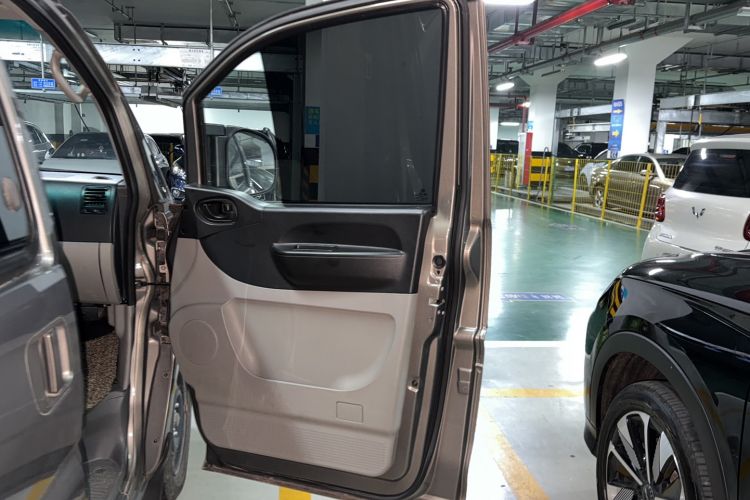 Used FORTHING Lingzhi 2018 M3L 1.6L 7-Seater Comfort Model Interior 9