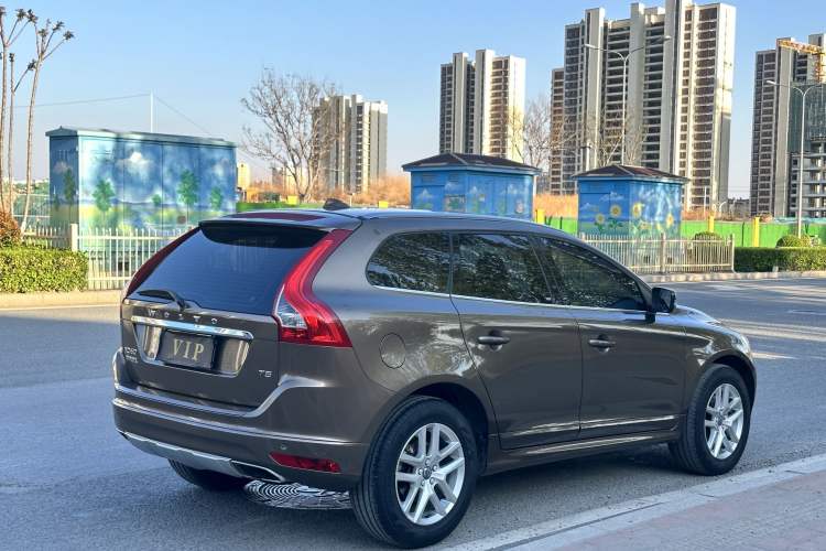 Used Volvo XC60 2017 T5 Smart Upgrade Edition Exterior 4