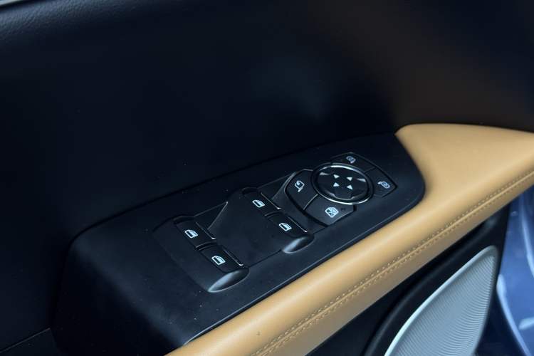 Used Lincoln Nautilus 2021 2.7T Four-Wheel-Drive Presidential Edition Interior 11