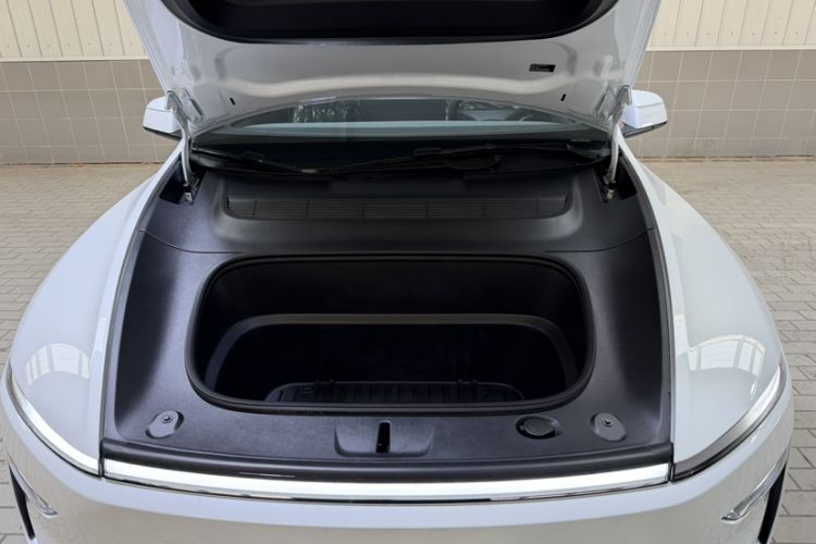 Used Tesla Model Y L 2025 Model Long-Range All-Wheel-Drive Version