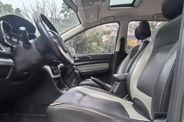 Used HYOSOW H3 2015 1.5L manual Comfort trim level
