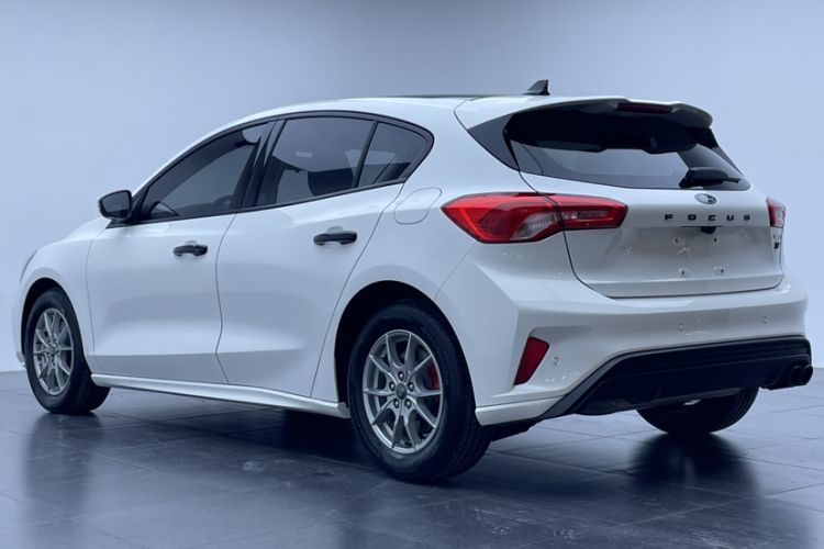 Used Ford Focus 2021 Hatchback EcoBoost 180 Automatic Titanium Edition Exterior 6