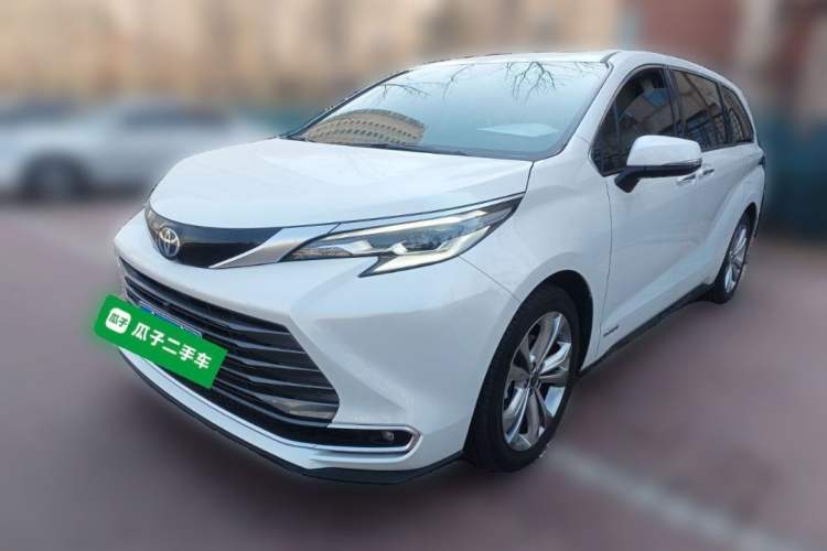 Used Toyota Sienna 2023 2.5L Hybrid Deluxe Edition