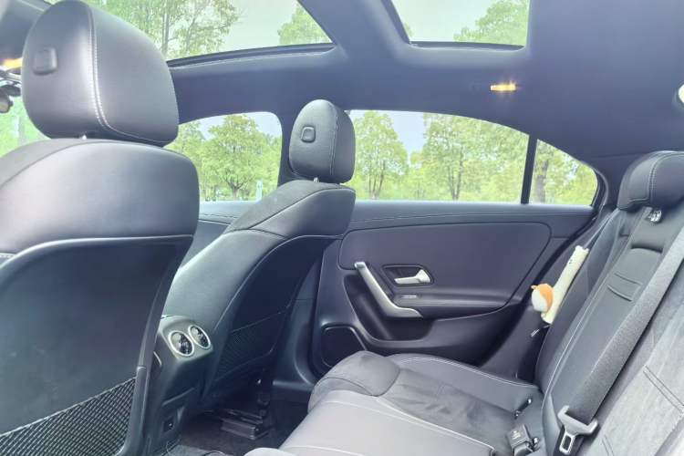 Used Mercedes-Benz A-Class 2022 Second Facelift A 200 L Sport Sedan Fashion Version
