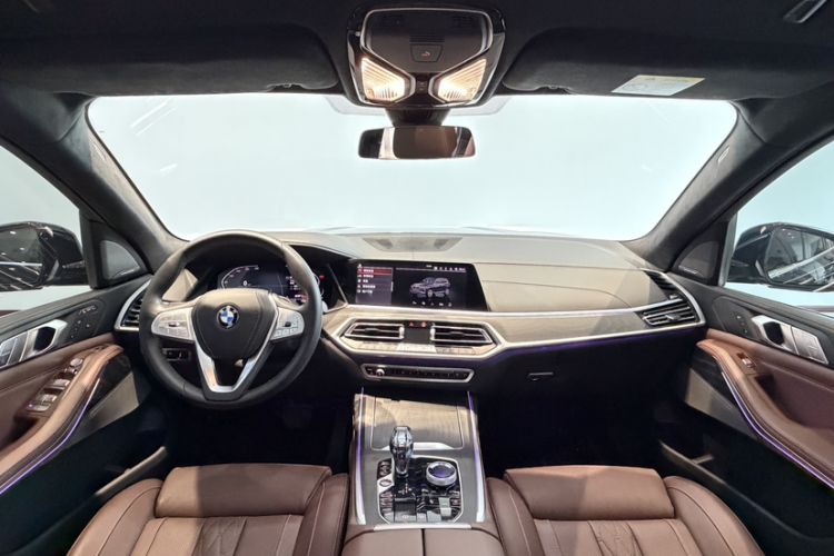Used BMW X7 2021 xDrive40i Luxury Package with Premium Features
