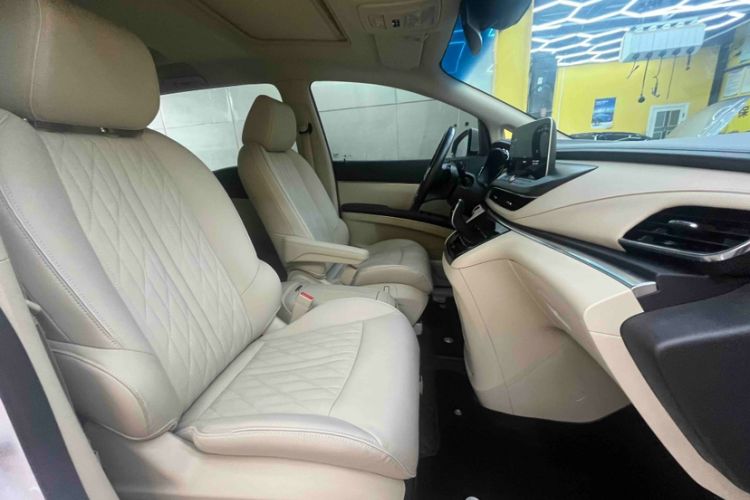 Used Buick GL8 2023 Facelifted Land Cruiser Executive Luxury Version Interior 11