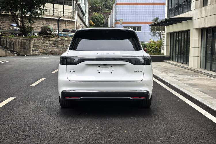 Used Hima AITO M8 2025 Model Pure Electric Max+ Six-Seat Four-Wheel-Drive Version
