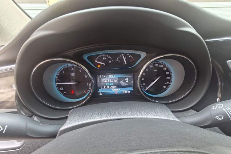 Used Buick Envision 2016 28T Four-Wheel Drive Luxury Model Odometer Close Up