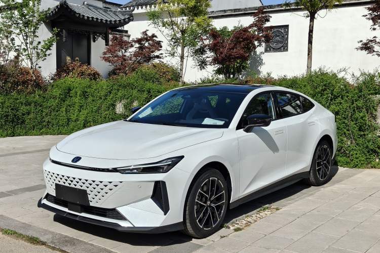 Used CHANGAN UNI-V iDD 2024 Blue Whale Smart Electric iDD 136km Luxury Model