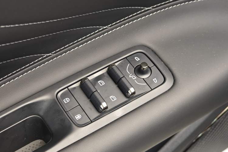 Used Lynk & Co Lynk & Co 10 EM-P 2025 Model 240 Four-Wheel Drive Ultra