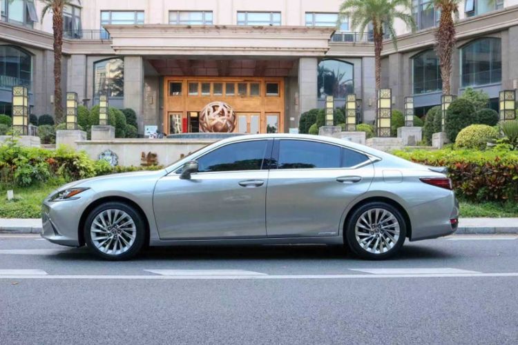 Used Lexus ES 2021 300h Executive Edition
