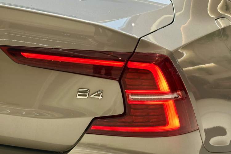 Used Volvo S60 2022 B4 Zhiyi Luxury Edition