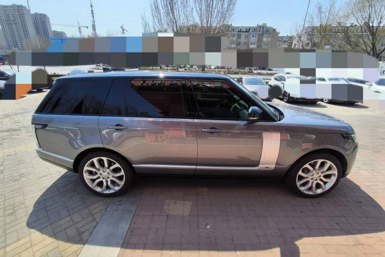 Used Land Rover Range 2022 3.0 L6 400 PS Classic Extended Version
