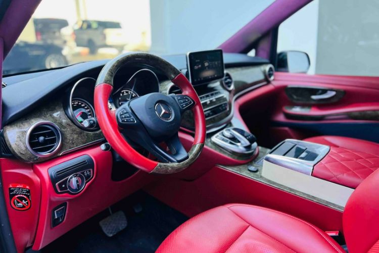 Used Mercedes-Benz V-Class 2018 V250 2.0T Extended Version 5.37 meters Middle East Edition